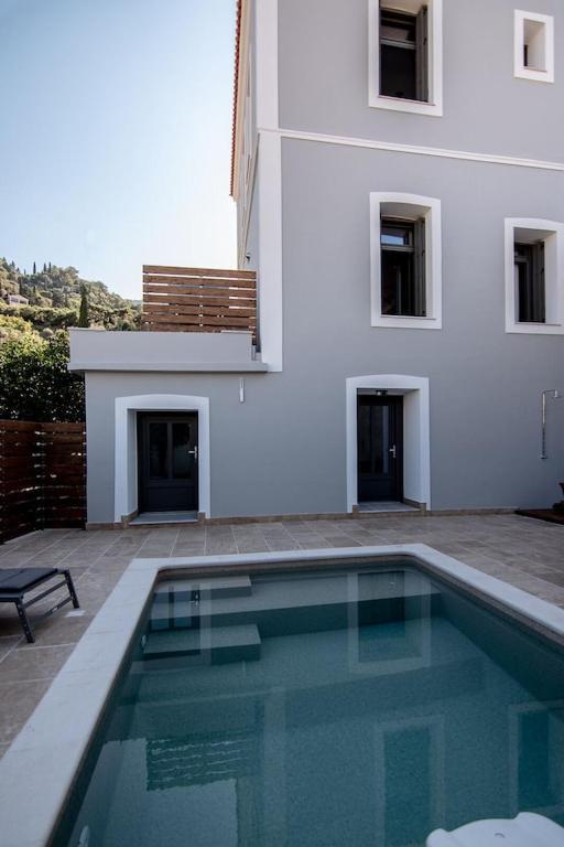 Vila Samos - Renovated Stone With Private Pool- 2 Min From The Sea!