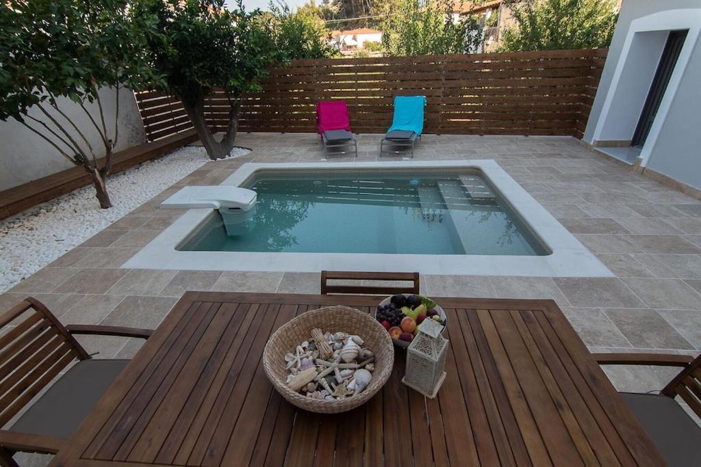 Samos - Renovated Stone With Private Pool- 2 Min From The Sea! Villa
