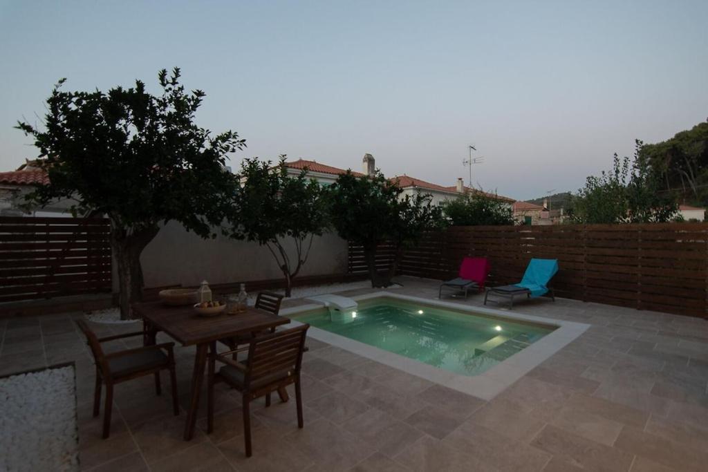 Villa Samos - Renovated Stone With Private Pool- 2 Min From The Sea! *